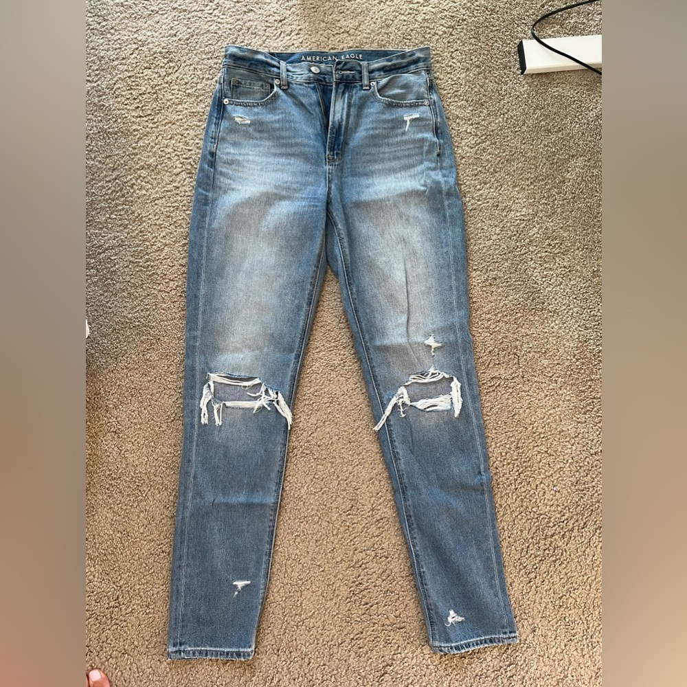 American eagle mom jeans. Size 6XLong. Like new condition.